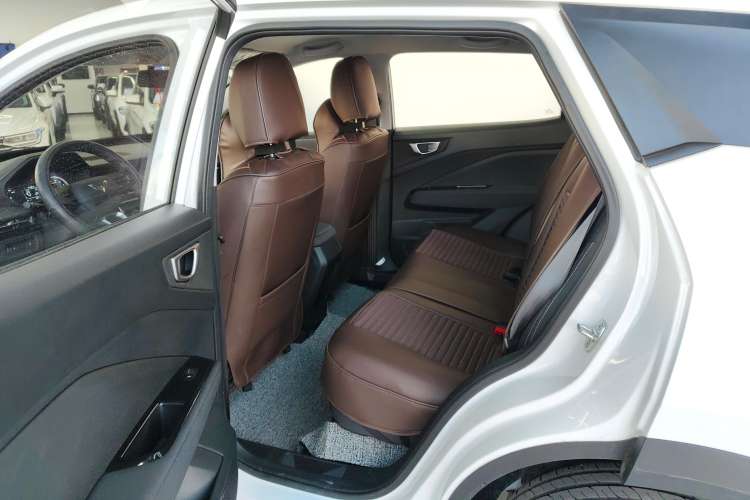 Used Wuling Alvez 2022 1.5L Manual Free-Style Model Left Rear Seat