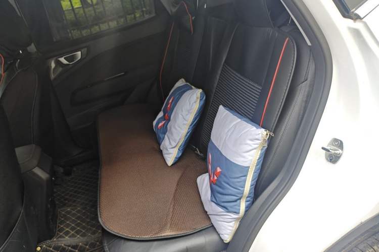 Used Wuling Alvez 2022 1.5L Manual Comfort Version Left Rear Seat