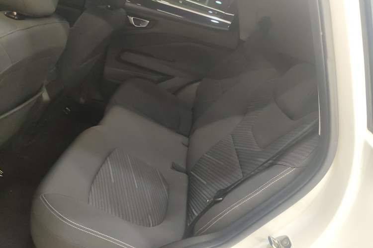 Used Wuling Alvez 2022 1.5L Manual Free-Style Model Left Rear Seat