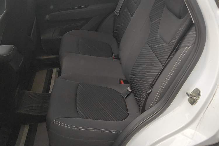 Used Wuling Alvez 2022 1.5L Manual Free-Style Model Left Rear Seat