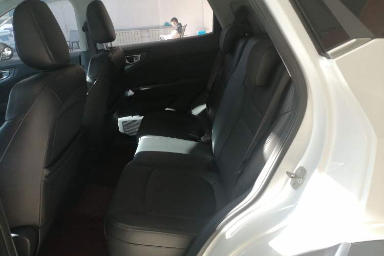 Used Wuling Alvez 2022 1.5L Manual Comfort Version Left Rear Seat