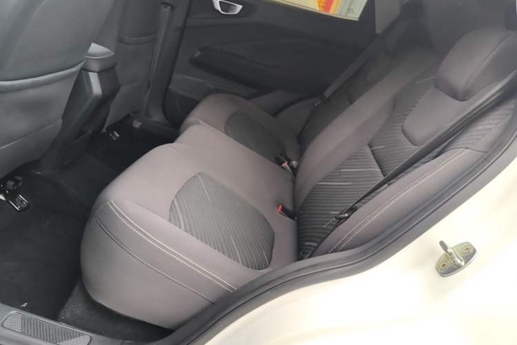 Used Wuling Alvez 2022 1.5L Manual Free-Style Model Left Rear Seat