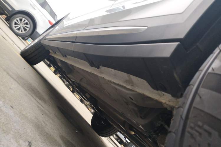 Used Wuling Alvez 2022 1.5L Manual Free-Style Model Left Side Sill