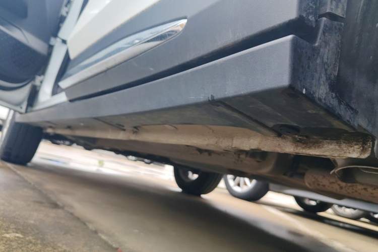 Used Wuling Alvez 2022 1.5L Manual Comfort Version Left Side Sill