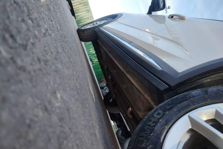 Used Wuling Alvez 2022 1.5L Manual Comfort Version Left Side Sill
