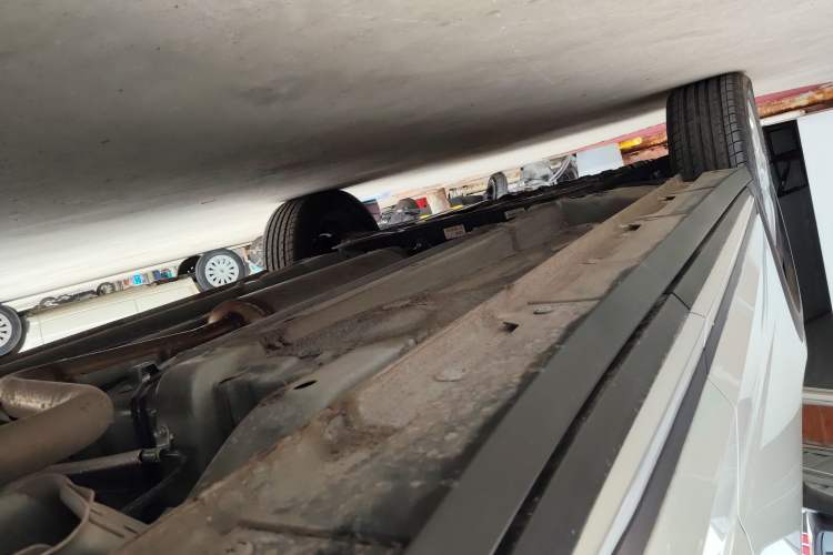 Used Wuling Alvez 2022 1.5L Manual Free-Style Model Left Side Sill