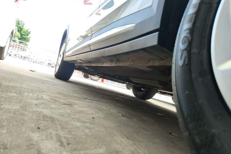 Used Wuling Alvez 2022 1.5L Manual Free-Style Model Left Side Sill