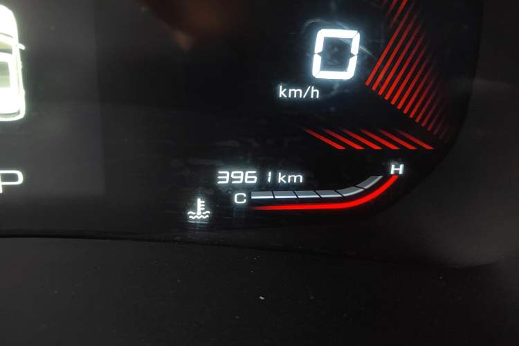 Used Wuling Alvez 2022 1.5T CVT Trendy & Cool Edition Odometer Close Up