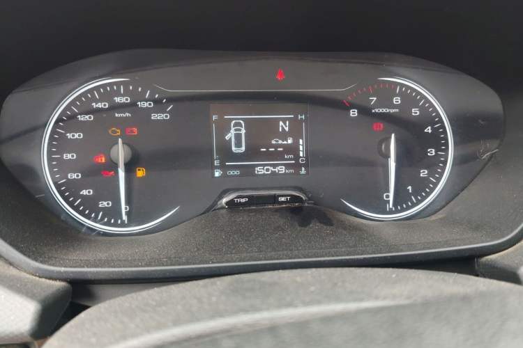 Used Wuling Alvez 2022 1.5L Manual Free-Style Model Odometer Close Up
