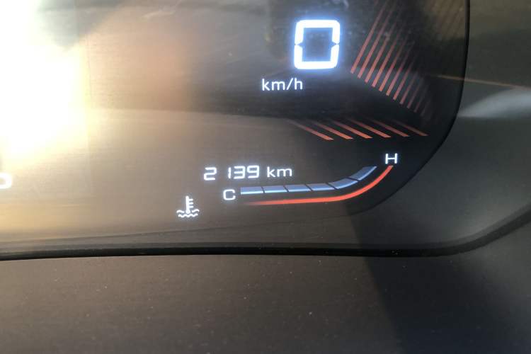 Used Wuling Alvez 2022 1.5T CVT Trendy & Cool Edition Odometer Close Up