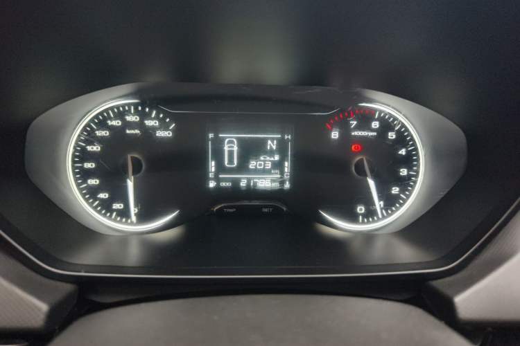 Used Wuling Alvez 2022 1.5L Manual Free-Style Model Odometer Close Up