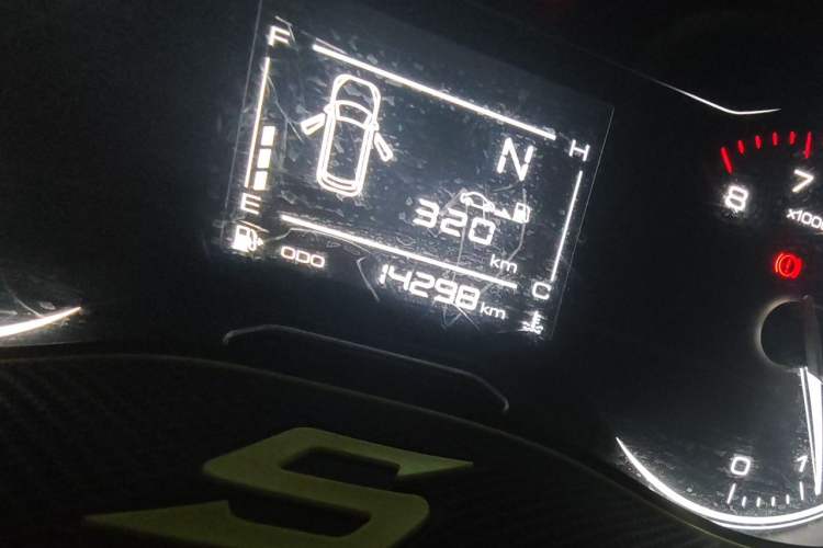 Used Wuling Alvez 2022 1.5L Manual Free-Style Model Odometer Close Up