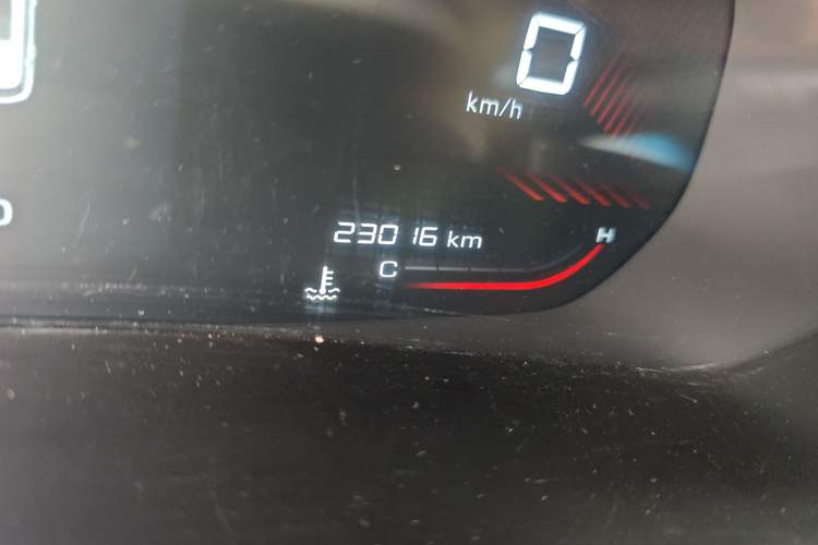 Used Wuling Alvez 2022 1.5T CVT Trendy & Cool Edition Odometer Close Up