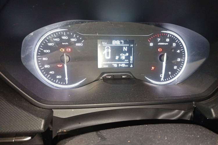 Used Wuling Alvez 2022 1.5L Manual Free-Style Model Odometer Close Up