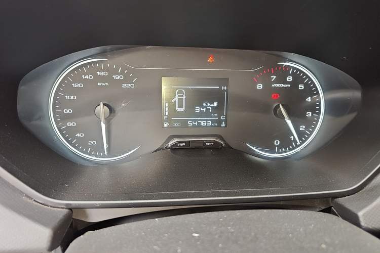 Used Wuling Alvez 2022 1.5L Manual Free-Style Model Odometer Close Up