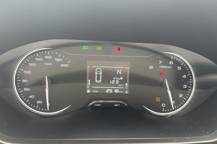 Used Wuling Alvez 2022 1.5L Manual Free-Style Model Odometer Close Up