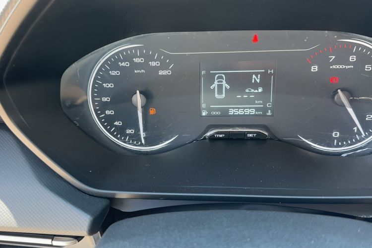 Used Wuling Alvez 2022 1.5L Manual Free-Style Model Odometer Close Up