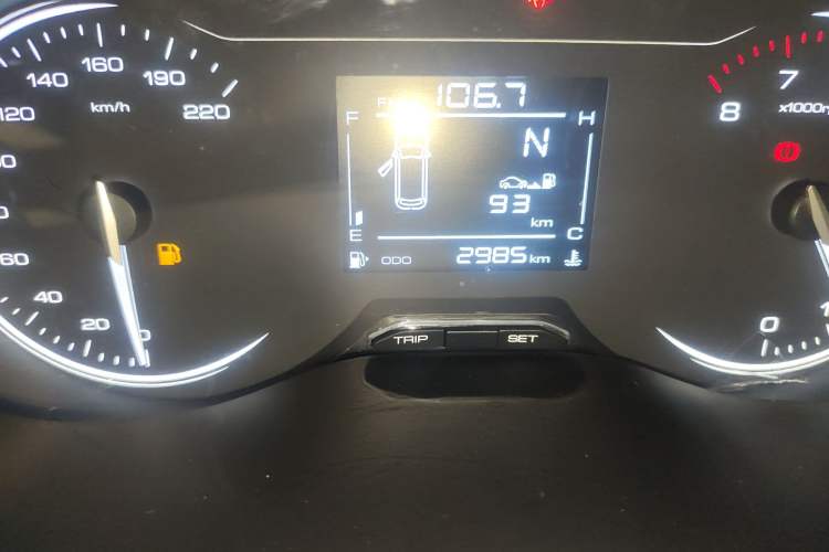 Used Wuling Alvez 2022 1.5L Manual Free-Style Model Odometer Close Up