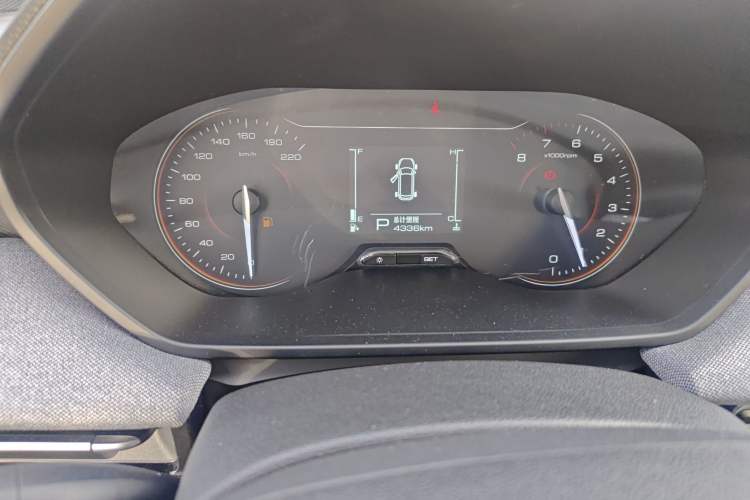 Used Wuling Alvez 2022 1.5L CVT Comfort Edition Odometer Close Up