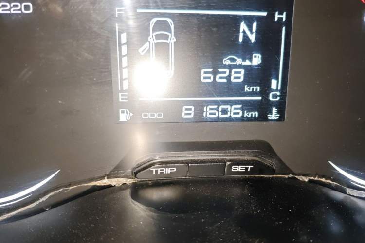 Used Wuling Alvez 2022 1.5L Manual Free-Style Model Odometer Close Up