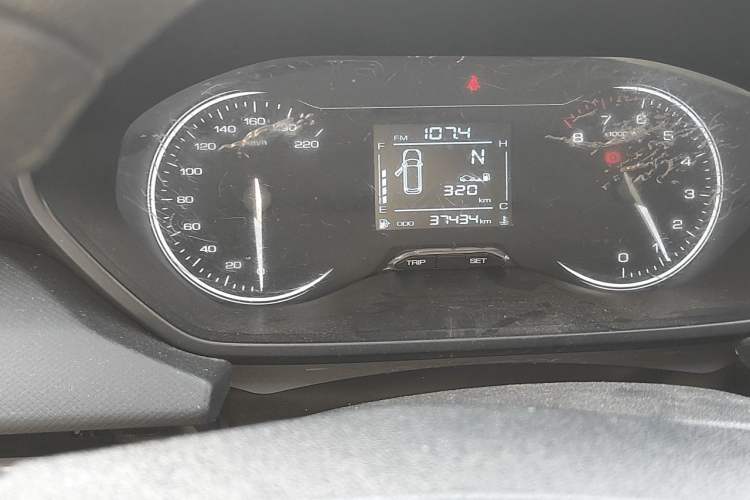 Used Wuling Alvez 2022 1.5L Manual Free-Style Model Odometer Close Up