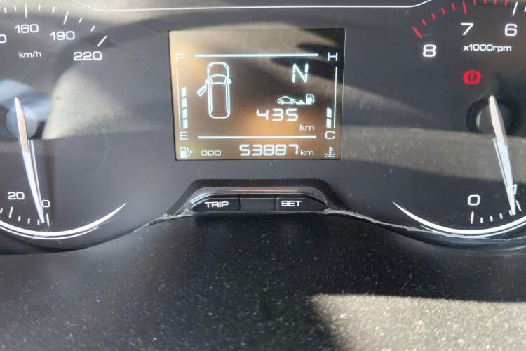 Used Wuling Alvez 2022 1.5L Manual Free-Style Model Odometer Close Up
