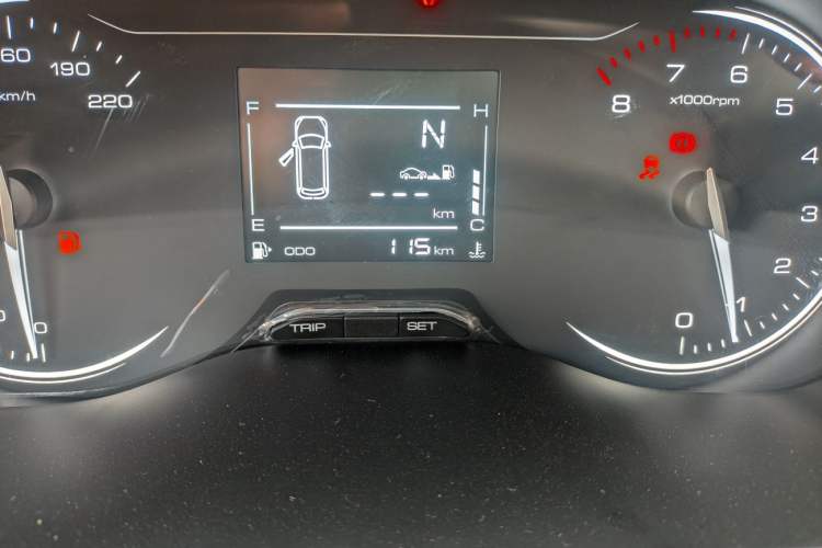 Used Wuling Alvez 2022 1.5L Manual Comfort Version Odometer Close Up
