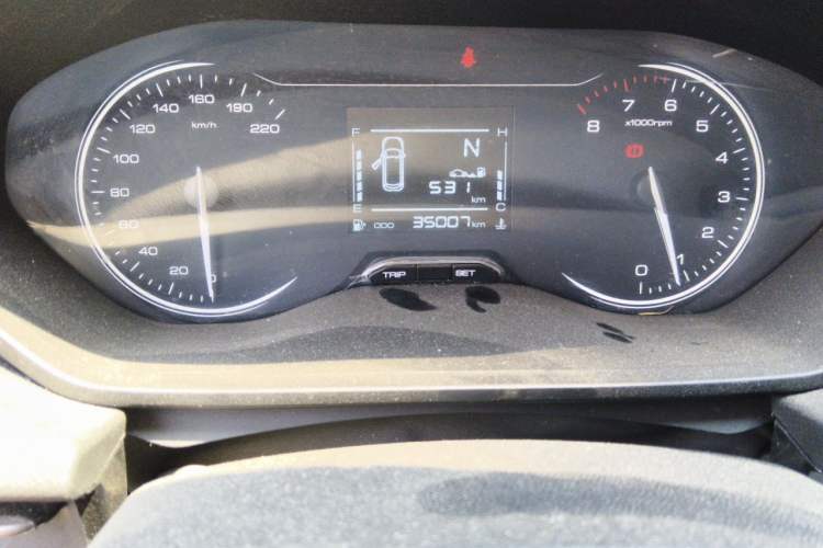 Used Wuling Alvez 2022 1.5L Manual Free-Style Model Odometer Close Up