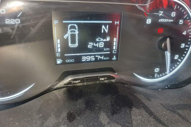 Used Wuling Alvez 2022 1.5L Manual Free-Style Model Odometer Close Up