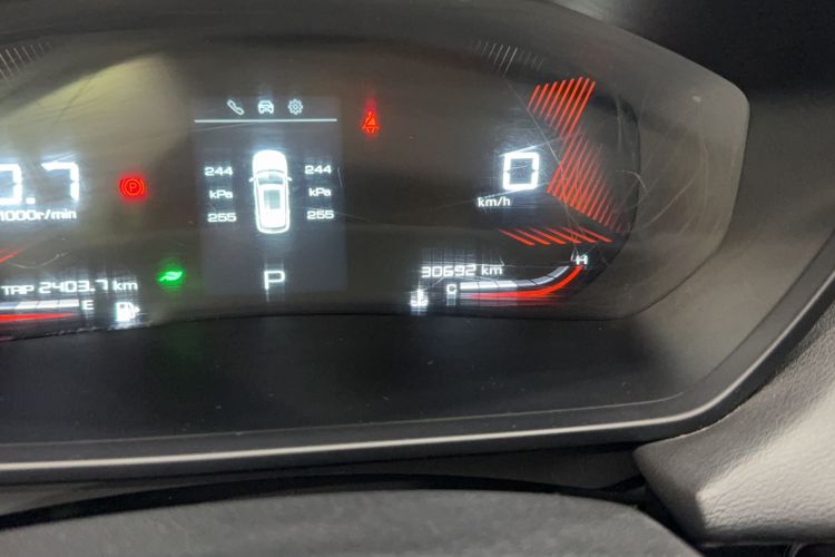 Used Wuling Alvez 2022 1.5T CVT Trendy & Cool Edition Odometer Close Up