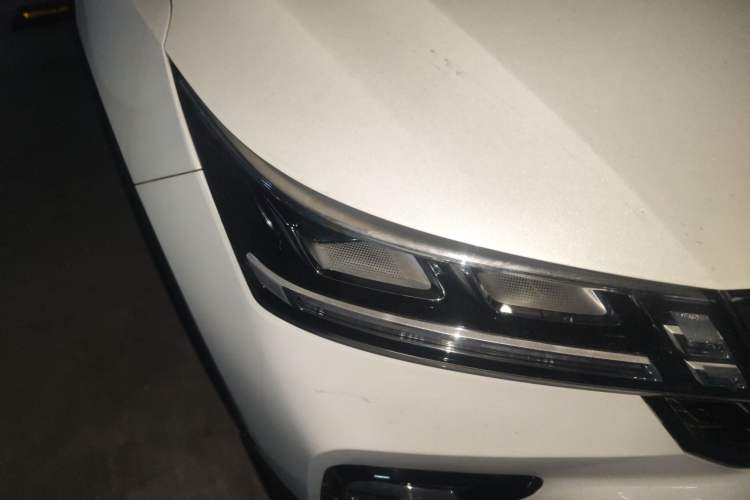 Used Wuling Alvez 2022 1.5T CVT Trendy & Cool Edition Right Front Headlight