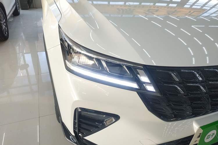 Used Wuling Alvez 2022 1.5T CVT Trendy & Cool Edition Right Front Headlight