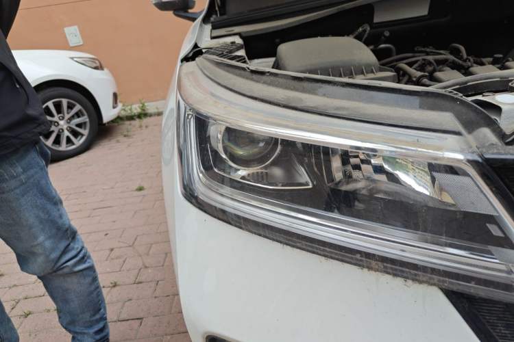 Used Wuling Alvez 2022 1.5L Manual Free-Style Model Right Front Headlight