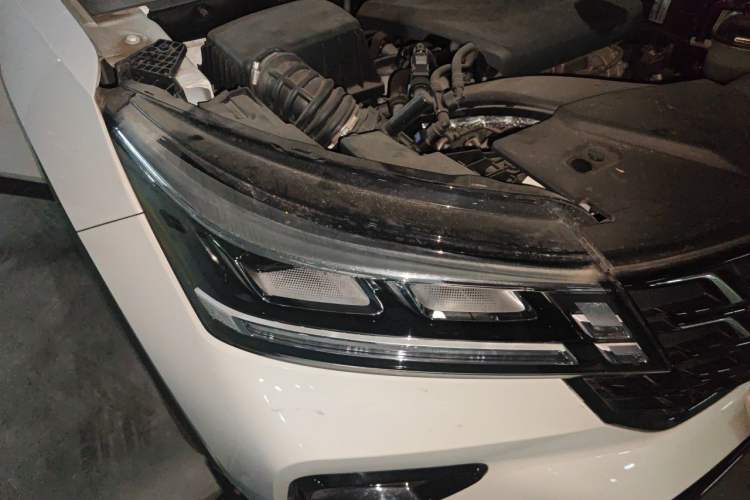 Used Wuling Alvez 2022 1.5T CVT Trendy & Cool Edition Right Front Headlight