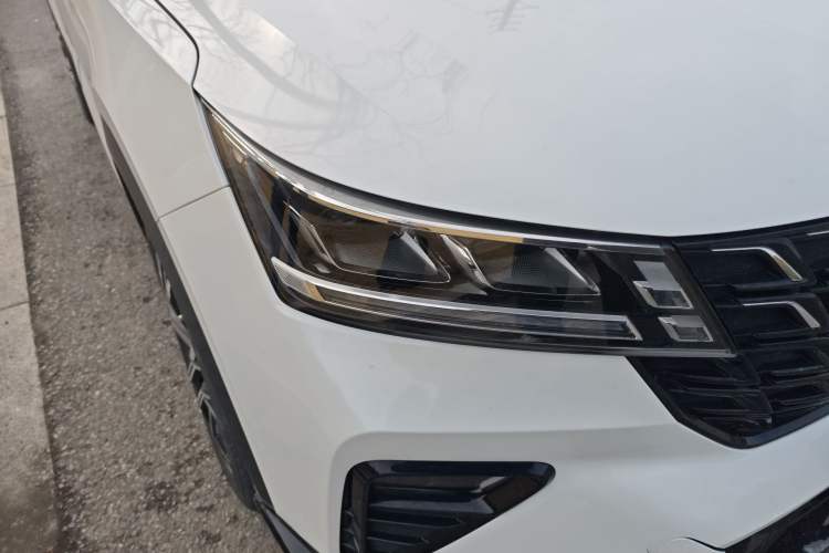 Used Wuling Alvez 2022 1.5T CVT Trendy & Cool Edition Right Front Headlight