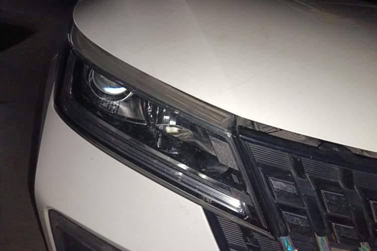 Used Wuling Alvez 2022 1.5L Manual Free-Style Model Right Front Headlight