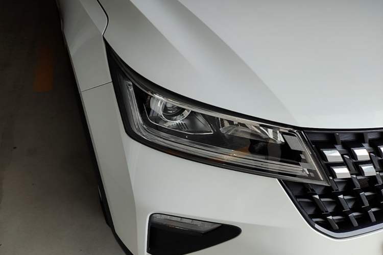 Used Wuling Alvez 2022 1.5L Manual Free-Style Model Right Front Headlight
