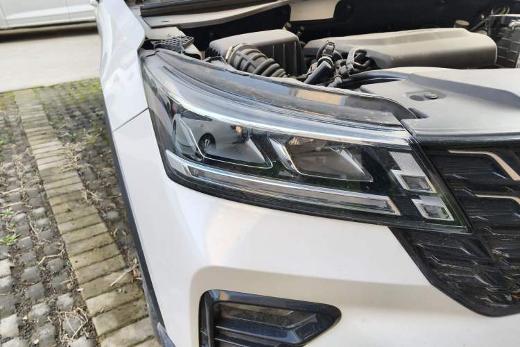 Used Wuling Alvez 2022 1.5T CVT Trendy & Cool Edition Right Front Headlight
