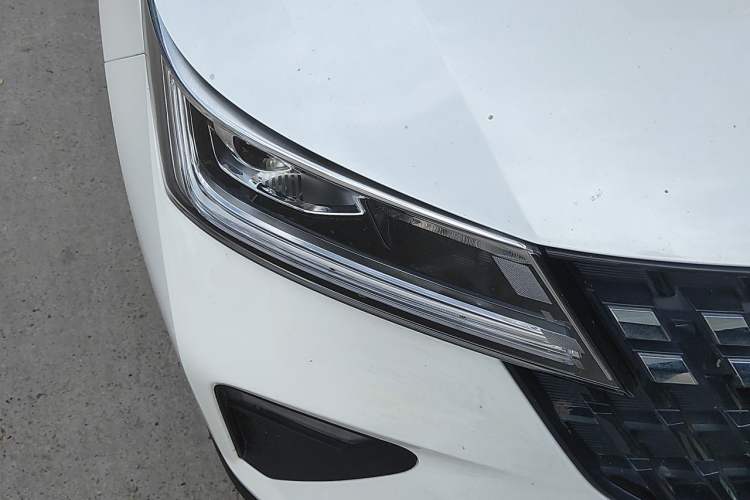 Used Wuling Alvez 2022 1.5L Manual Free-Style Model Right Front Headlight