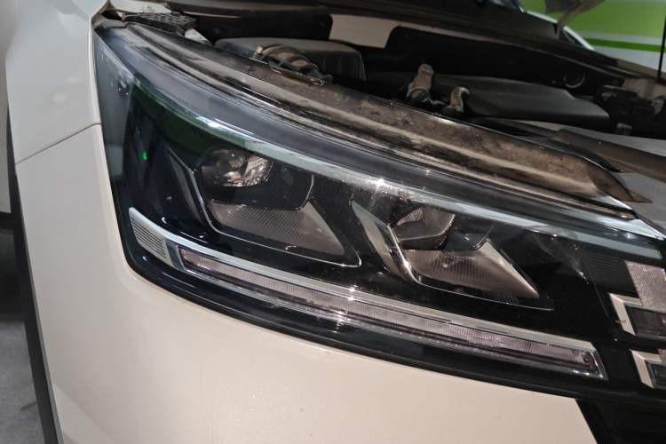 Used Wuling Alvez 2022 1.5T CVT Trendy & Cool Edition Right Front Headlight