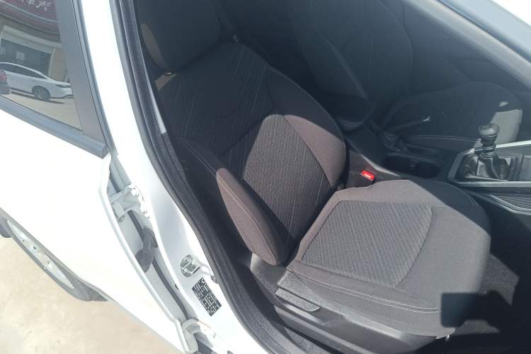 Used Wuling Alvez 2022 1.5L Manual Free-Style Model Right Front Seat