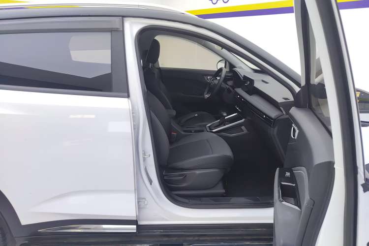 Used Wuling Alvez 2022 1.5L CVT Comfort Edition Right Front Seat