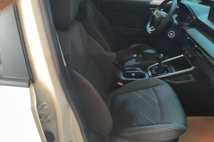 Used Wuling Alvez 2022 1.5L Manual Free-Style Model Right Front Seat