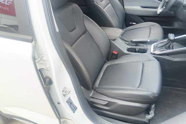 Used Wuling Alvez 2022 1.5L CVT Comfort Edition Right Front Seat