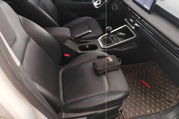 Used Wuling Alvez 2022 1.5L Manual Comfort Version Right Front Seat