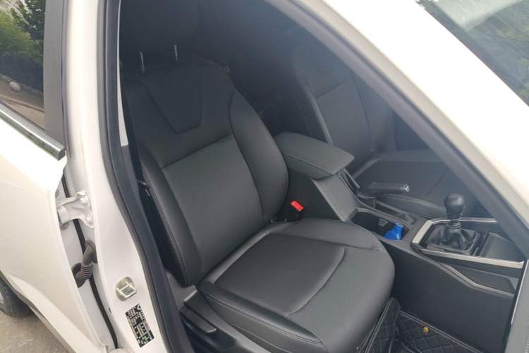 Used Wuling Alvez 2022 1.5L Manual Comfort Version Right Front Seat