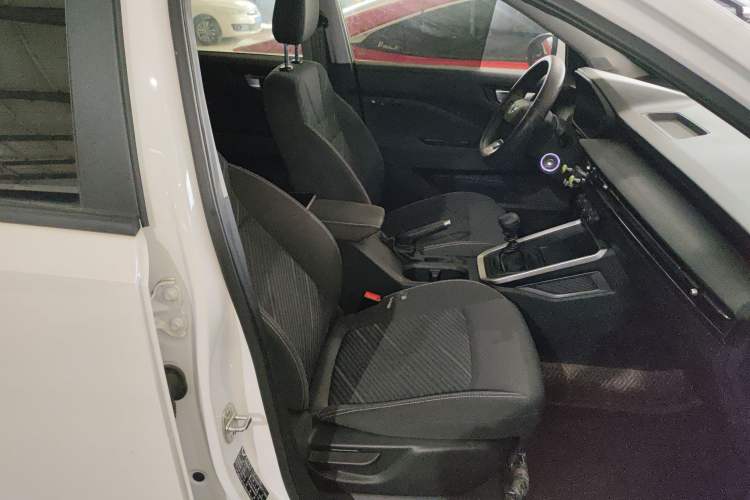 Used Wuling Alvez 2022 1.5L Manual Free-Style Model Right Front Seat