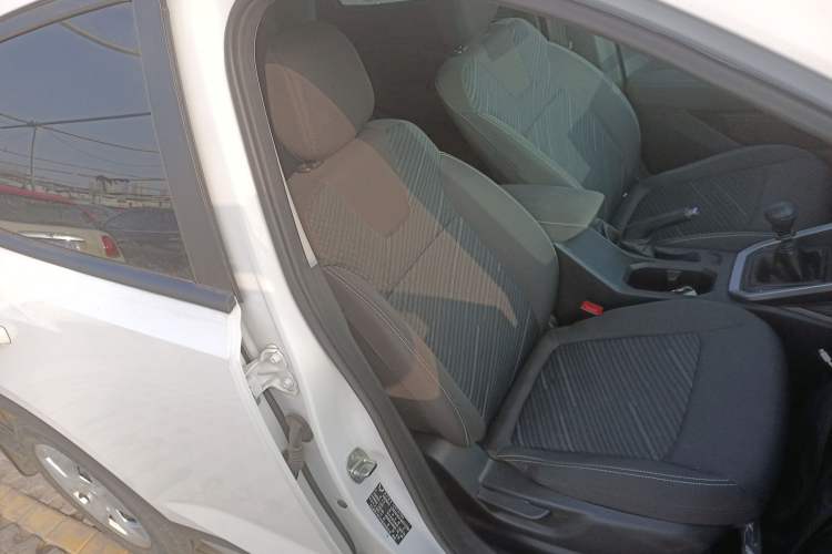 Used Wuling Alvez 2022 1.5L Manual Free-Style Model Right Front Seat