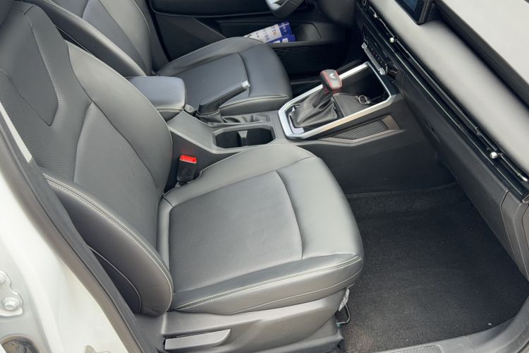 Used Wuling Alvez 2022 1.5L CVT Comfort Edition Right Front Seat