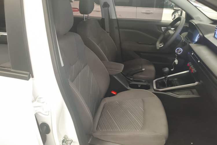 Used Wuling Alvez 2022 1.5L Manual Free-Style Model Right Front Seat